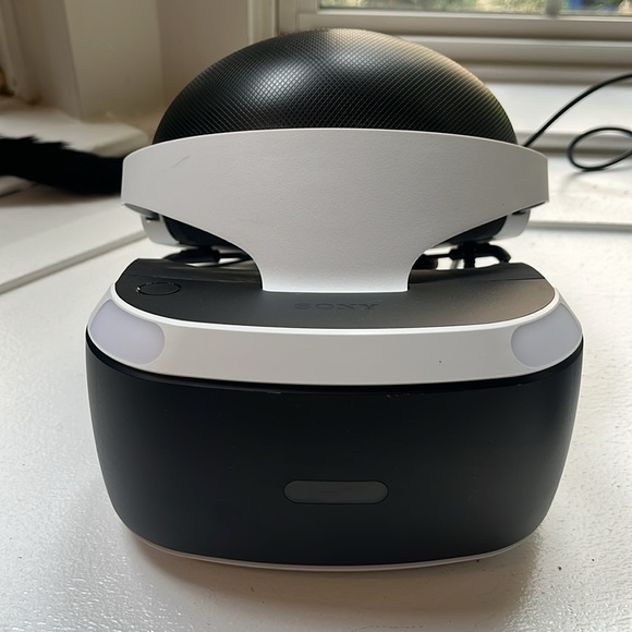 Sony • Playstation (PS) VR virtual game headset - Picture 1 of 9